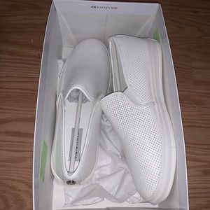 Steve Madden – Zach Perforated Slip-On Sneaker